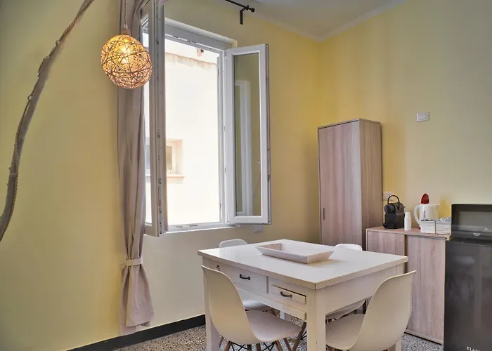 2 Passi Dal Mare Gasthuis Finale Ligure